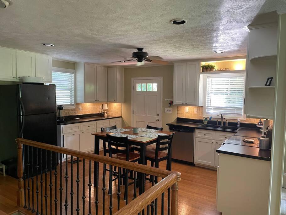 Cozy, Lake Lanier Property With Amazing Views Villa Dawsonville Exterior photo